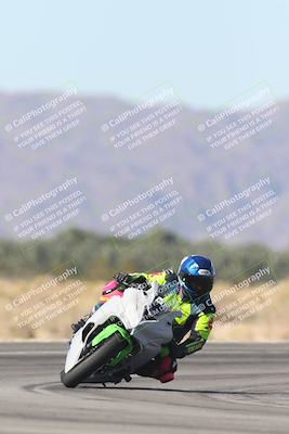 media/Oct-30-2025-Racers Edge (Thu) [[dabbdaf680]]/3-B Group/Session 4 Turn 16/